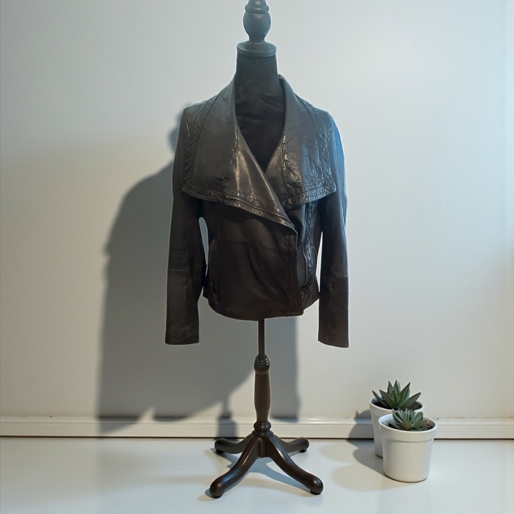 Elegant Black Leather Jacket for Women